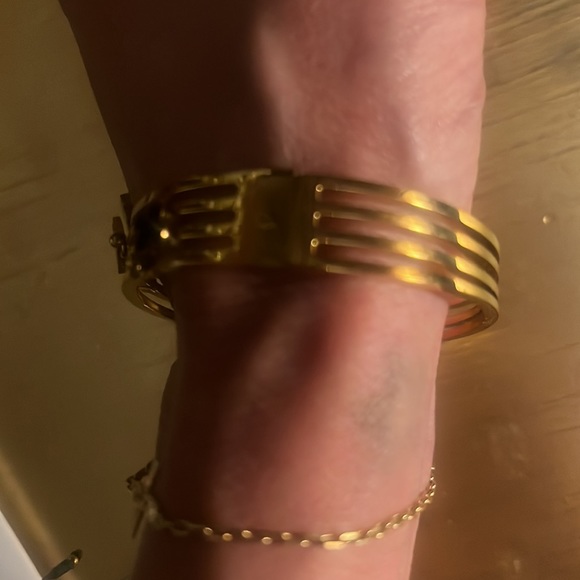 Gorgeous bangle! Beautiful charms similar to LV but the bracelet has its own ❤️ - Picture 3 of 11